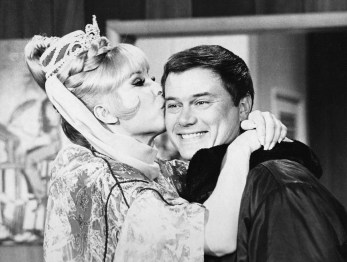 Barbara_Eden_Larry_Hagman_I_Dream_of_Jeannie_1969